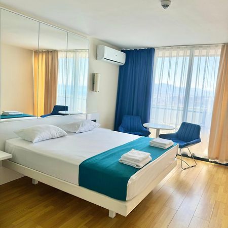 Lux Apartaments บาทูมิ ภายนอก รูปภาพ