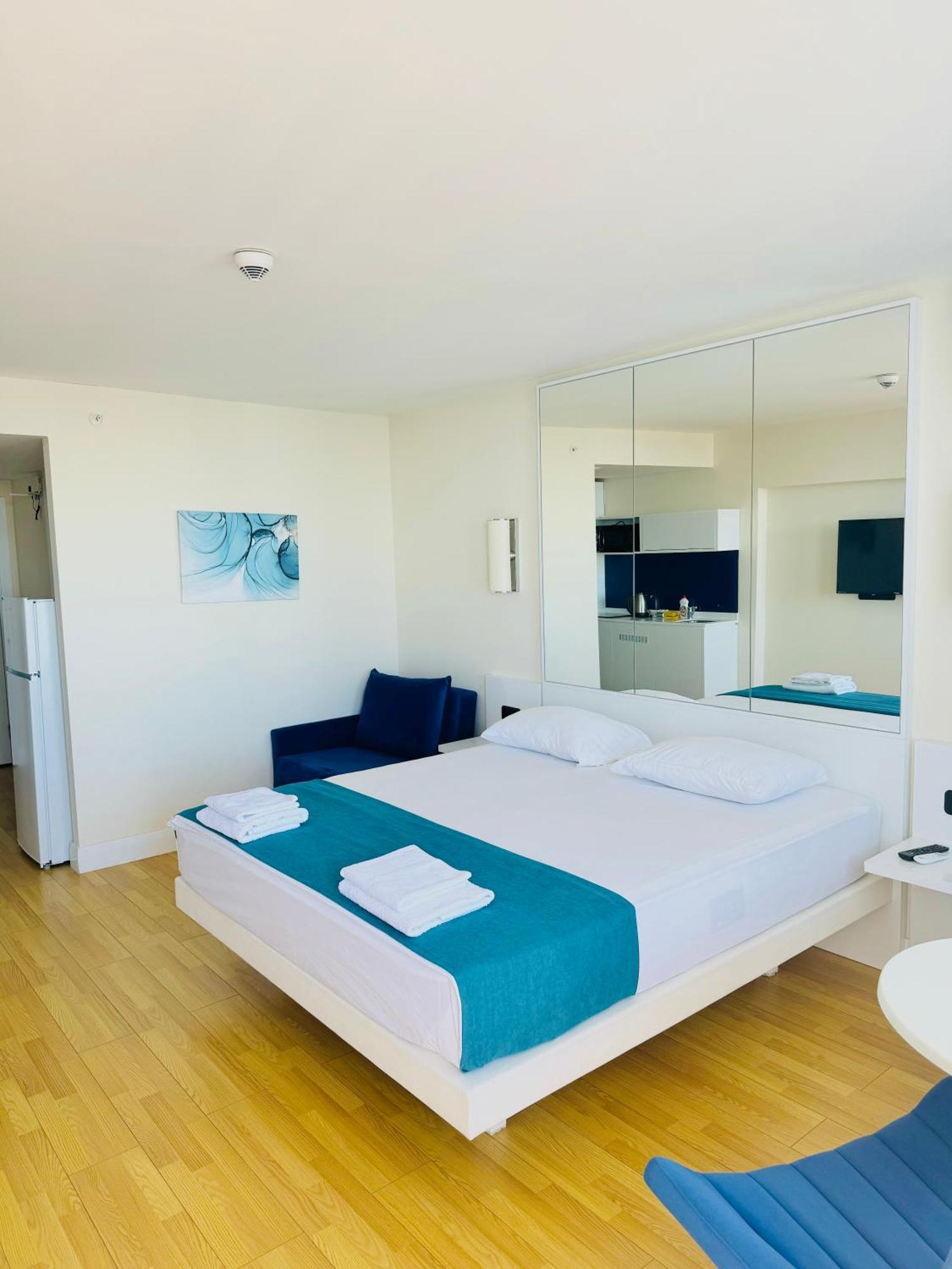 Lux Apartaments บาทูมิ ภายนอก รูปภาพ